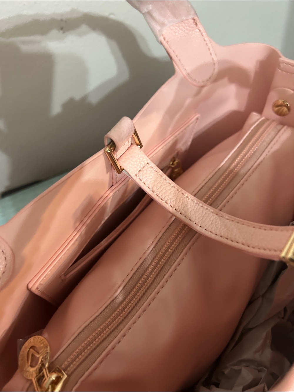 Valentino Orlandi Soft Pink Pebble Leather Bucket Tote with Gold Lock - Picture 3 of 4